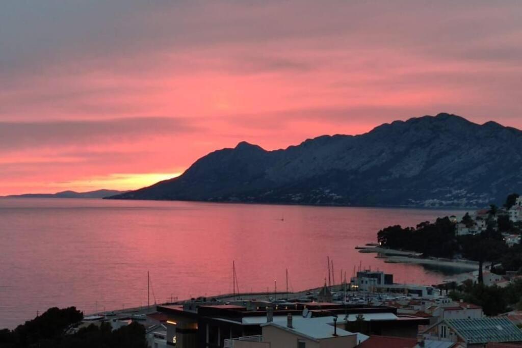 Apartment With Sea View Baška Voda Eksteriør bilde